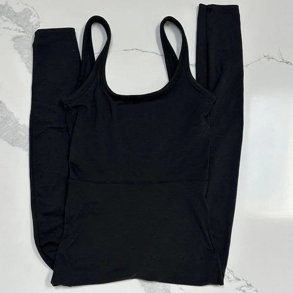 VUORI Halo Essential Jumpsuit BLACK Women's size small NWT BLACK bodysuit - Picture 3 of 4